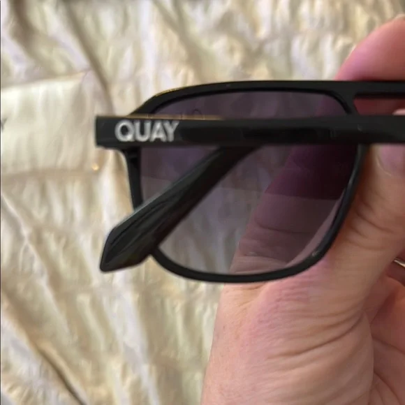 Quay Australia Black on the Fly Transparent Bag Minimalist Design polarized - bl - Picture 4 of 7